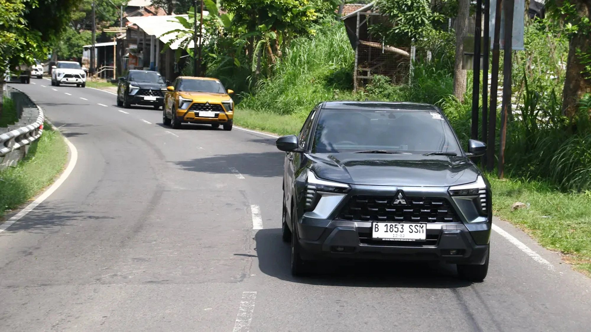 Liputan6: Khi sử dụng chế độ cho đường ướt hoặc nhiều sỏi, cảm giác lái nặng hơn do độ bám được tăng cường. Dù di chuyển với tốc độ 70km/h cũng không xảy ra hiện tượng trượt lốp, thừa lái hay thiếu lái. Ảnh: Mitsubishi